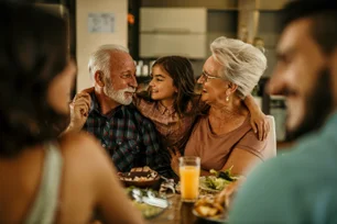 Imagem referente à matéria: Frases para o Dia dos Avós: 10 mensagens para celebrar a data e emocionar