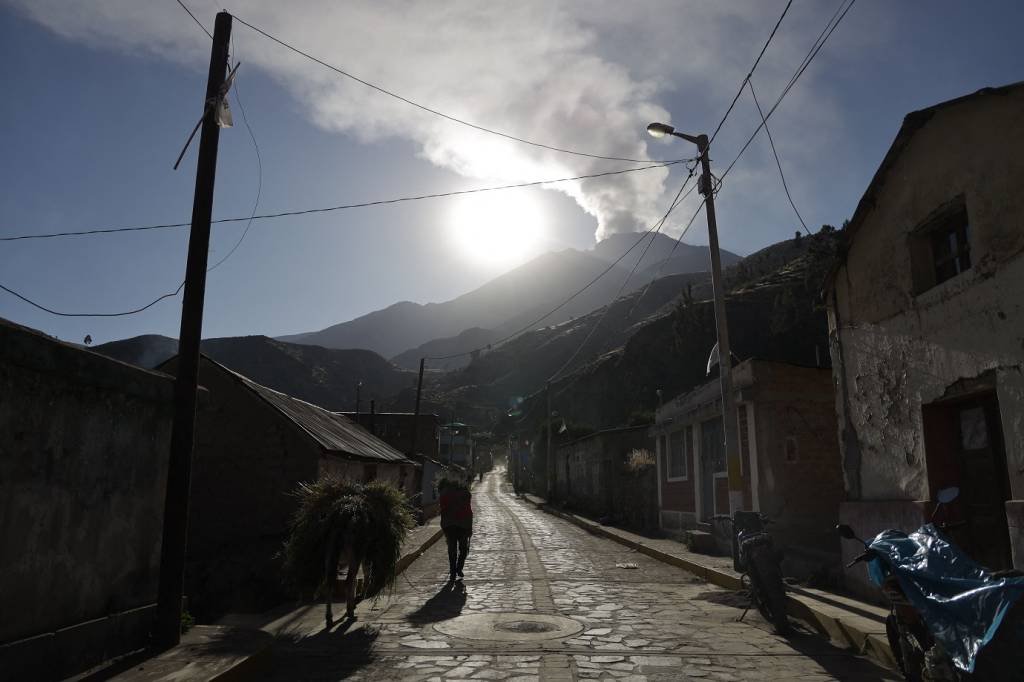 Peru declara estado de emergência após 17 explosões do vulcão Ubinas