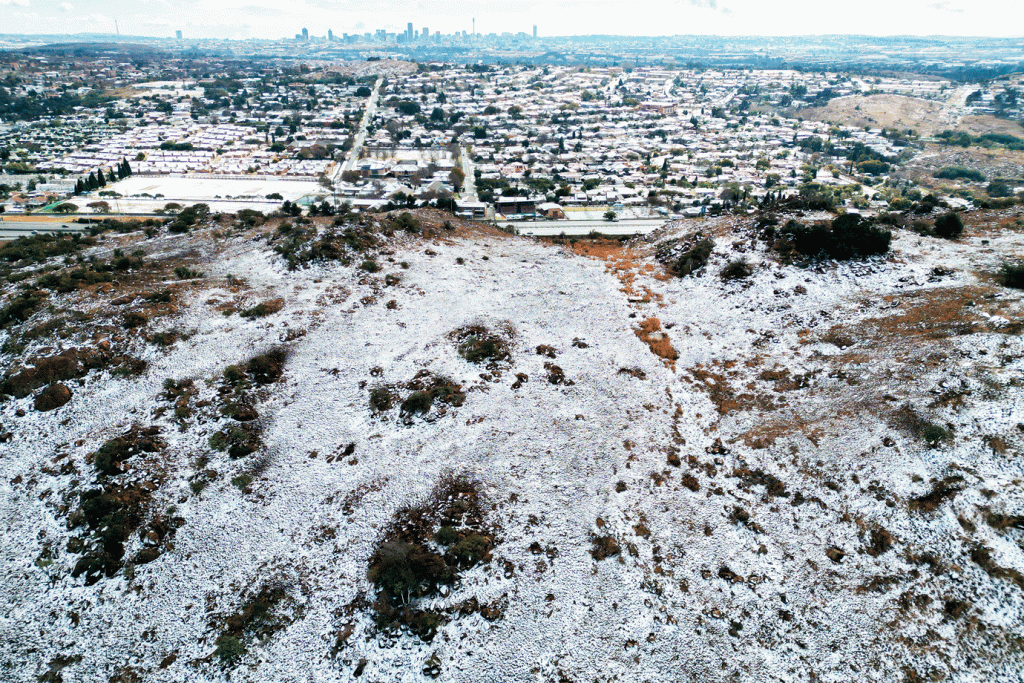 Johannesburgo Na África Do Sul Registra Neve Pela 1ª Vez Em Mais De Uma Década Exame 2861