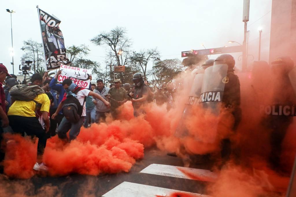 Peru: manifestantes voltam às ruas em dia de protestos contra o governo de Dina Boluarte