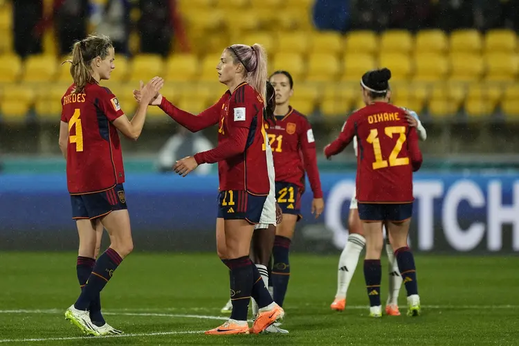 As espanholas sobraram no primeiro tempo contra as costarriquenhas no estádio Dunedin, na Nova Zelândia (Pics Action/Getty Images)