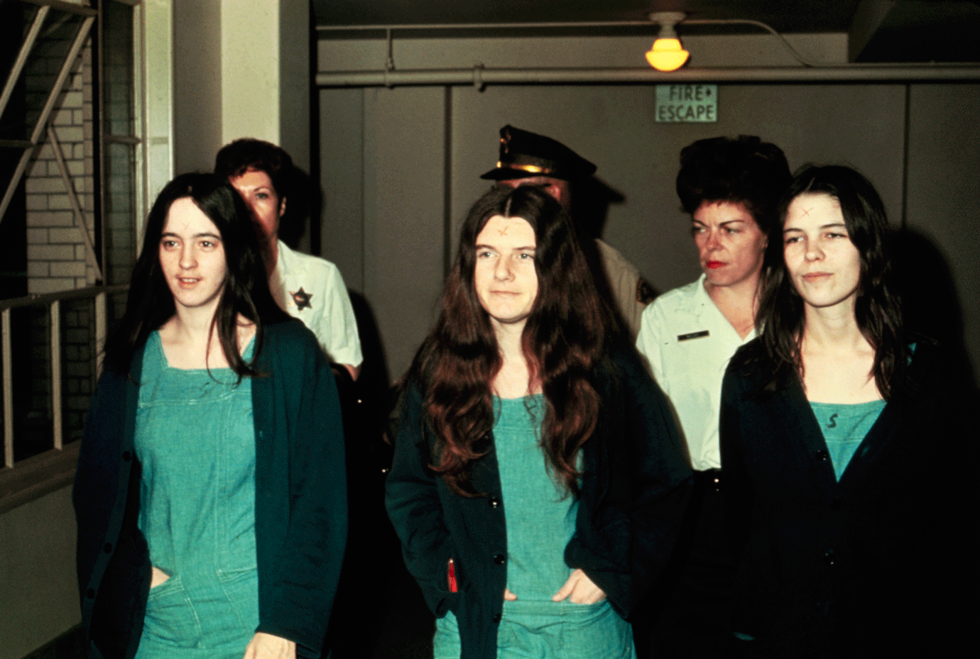 Discípula de Charles Manson pode deixar a prisão após 50 anos; relembre o caso