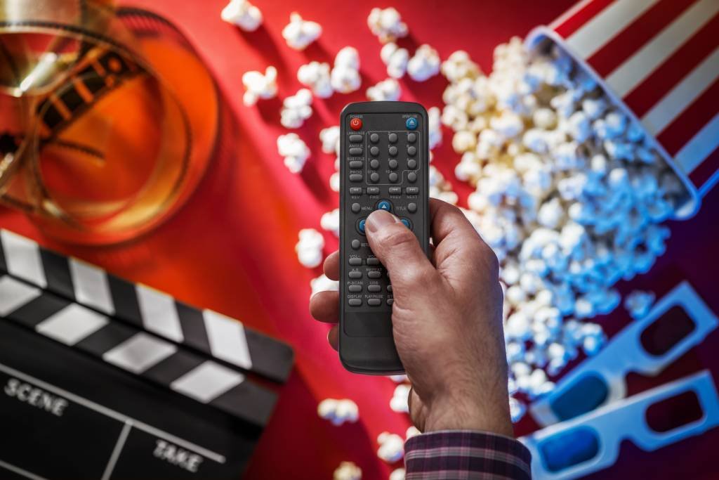 Pratique inglês com 4 séries incríveis de 2023