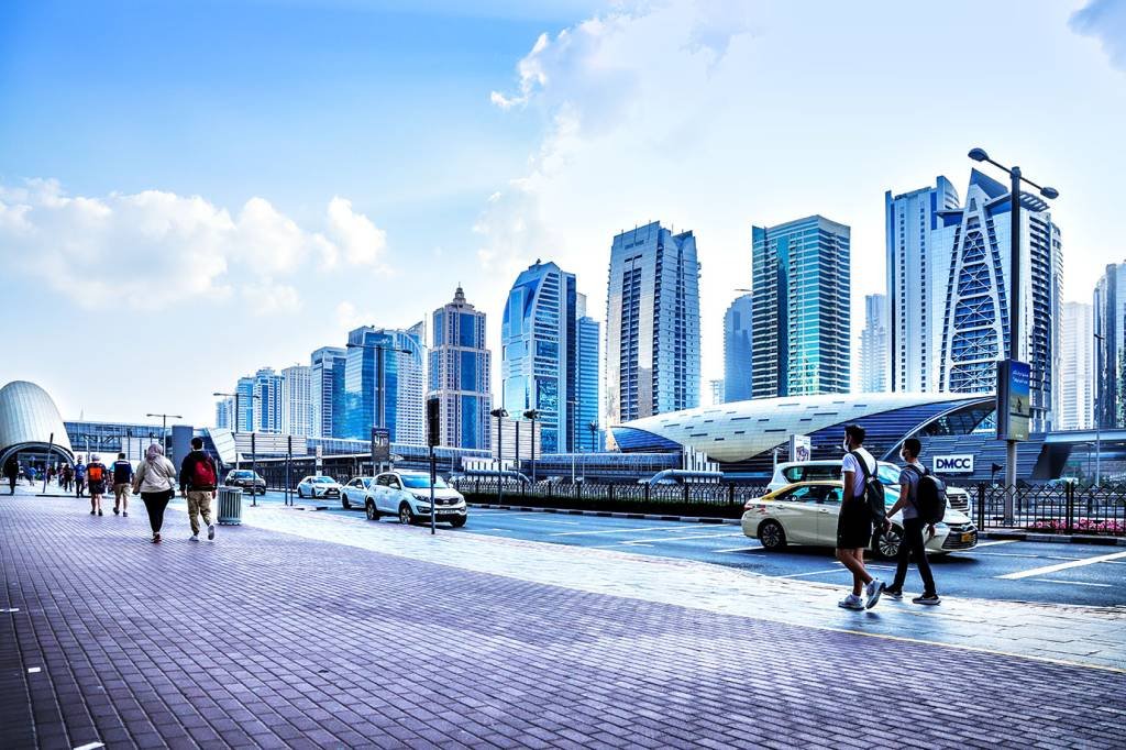 Emirados Árabes, onde fica Dubai, dá visto de trabalho a estudantes e não exige renda do imigrante