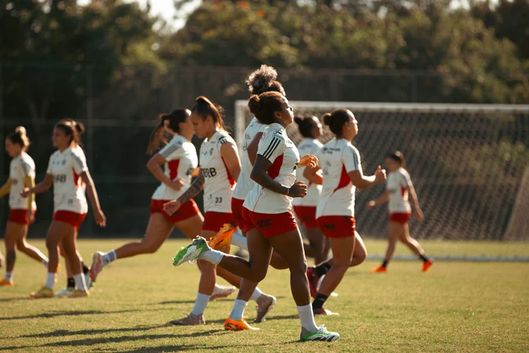 Visita foi emocionante para as alunas e para as jogadoras (impulsiona/Divulgação)