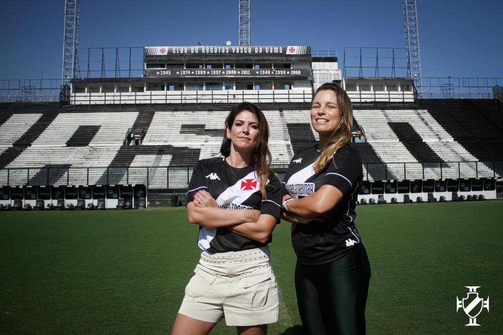 Carol Paiffer e Fernanda Dias Coelho em São Januário, estádio do Vasco: o lançamento celebra a Copa do Mundo de Futebol Feminino 2023 (Divulgação/Divulgação)