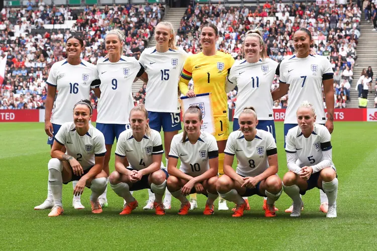 Copa Feminina: jogadoras da seleção da Inglaterra em campo (Jacques Feeney/Getty Images)