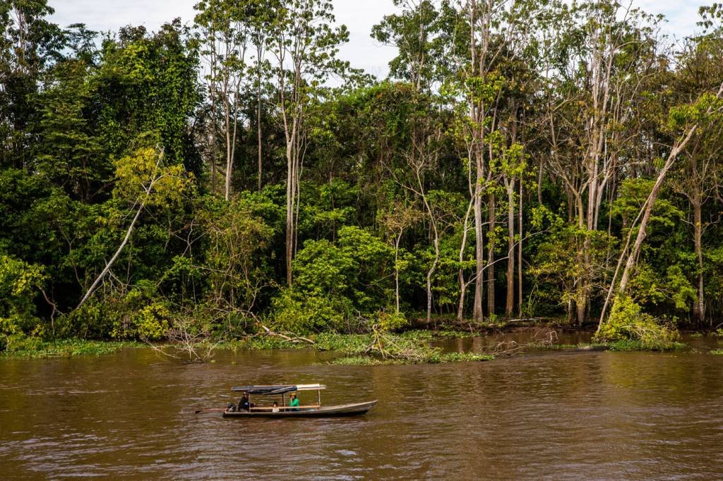 Ribeirinhos no rio Amazonas (Leandro Fonseca/Exame)