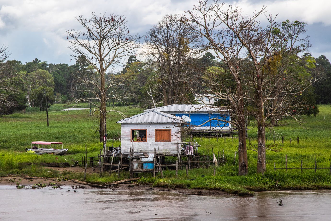 Comunidade ribeirinha no Rio Amazonas, entre Manaus e Parintins (Leandro Fonseca/EXAME)