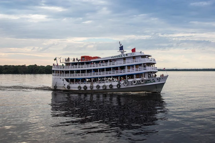 Barco em direção a Manaus, na volta de Parintins: viagem de 36 horas para participar do festival (Leandro Fonseca/EXAME) (Leandro Fonseca/exame.solutions)