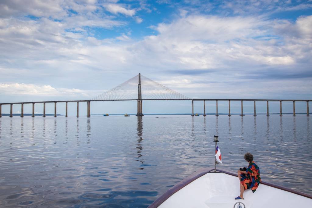 Rio Negro, em Manaus, atinge nível mais baixo da história; seca deixa cidades isoladas