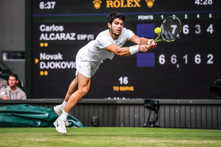 Alcaraz na final de Wimbledon deste ano: muito controle emocional (Shi Tang/Getty Images)