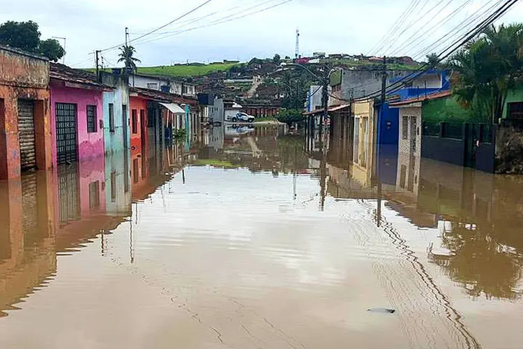 Chuva em Atalaia, município de Alagoas, em 2023 (Defesa Civil/Divulgação)
