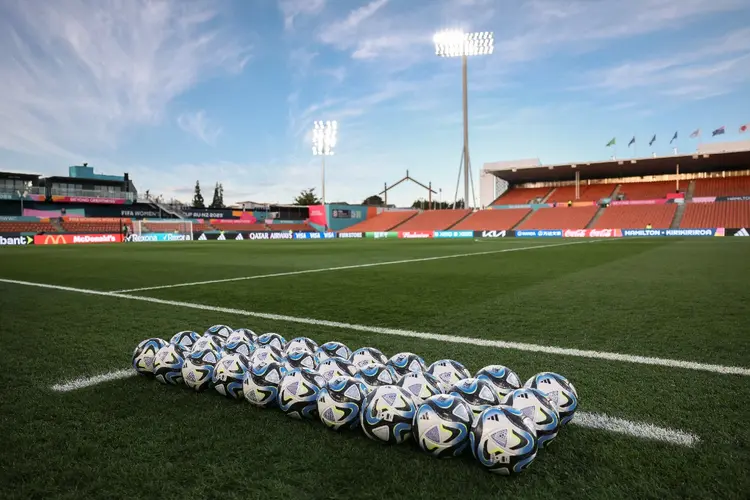 Copa Feminina: o primeiro jogo do dia acontece no estádio Waikato  (Maja Hitij/Getty Images)