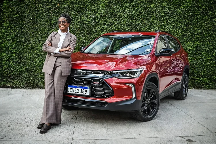 Djamila Ribeiro irá tirar CNH em campanha da Chevrolet (Chevrolet/Divulgação)