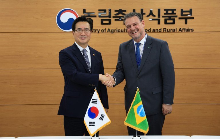 Na Ásia, ministro Carlos Fávaro inicia missão na Coreia do Sul, mas foca no Japão