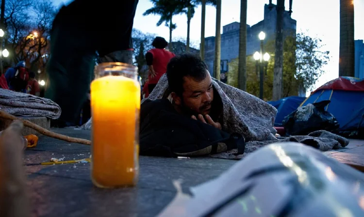 O abrigo na Estação Pedro II funciona sempre que são emitidos alertas de temperaturas iguais ou inferiores a 10 °C (Marcelo Camargo/Agência Brasil)