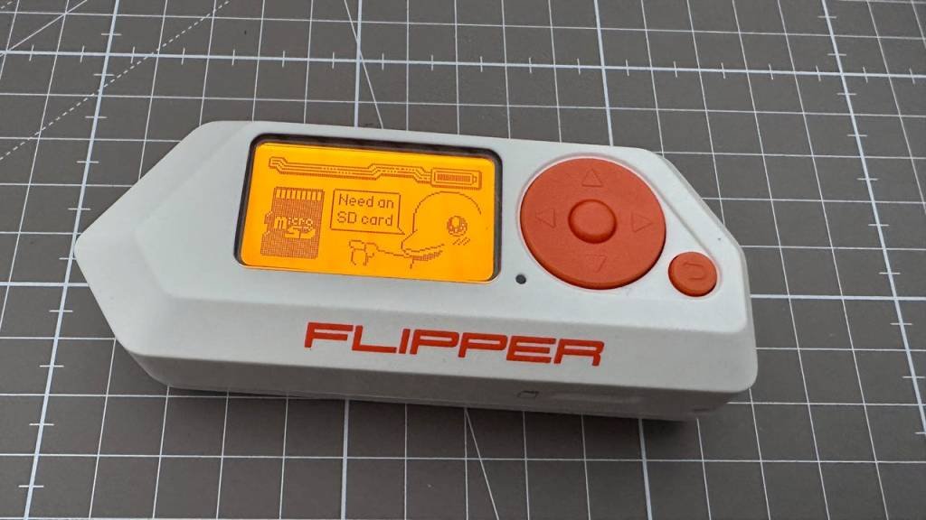 Flipper Zero: dispositivo funciona como um simulador de sinais de rádio  (Flipper/Reprodução)