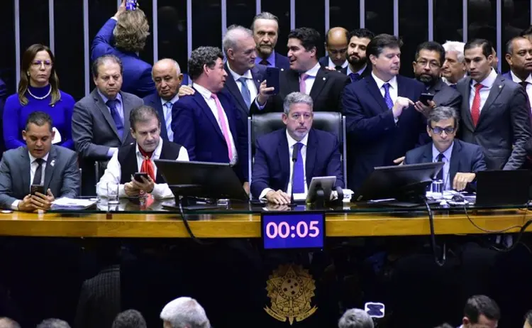 Os parlamentares acolheram parte das alterações propostas pelos senadores (Zeca Ribeiro/Agência Câmara)