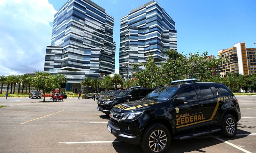 PF faz operação contra financiadores de invasão e tentativa de atentado no aeroporto de Brasília