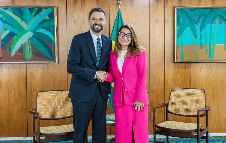 Alvaro Lário, presidente do Fundo Internacional de Desenvolvimento Agrícola (FIDA) e a primeira-dama Janja Lula Silva em encontro em Brasília (Cláudio Kbene/Reprodução)