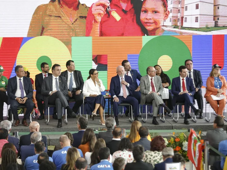  O presidente Luiz Inácio Lula da Silva participa de cerimônia de assinatura do projeto de lei que cria o novo programa Minha Casa, Minha Vida (Marcelo Camargo/Agência Brasil)
