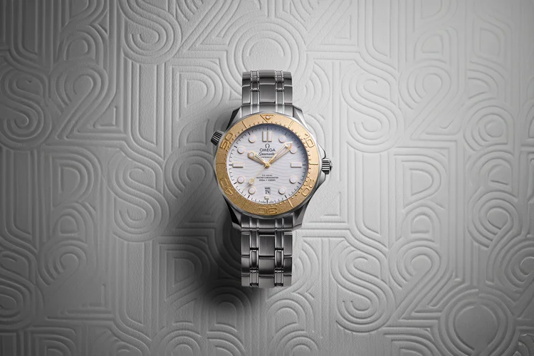 Seamaster Diver 300M “Paris 2024” Special Edition: acabamento em ouro (Omega/Divulgação)