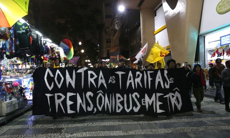 Ato contra tarifa de transporte público lembra atos de  2013. Manifestação no centro da cidade pela Tarifa Zero para o transporte público (Paulo Pinto/Agência Brasil)