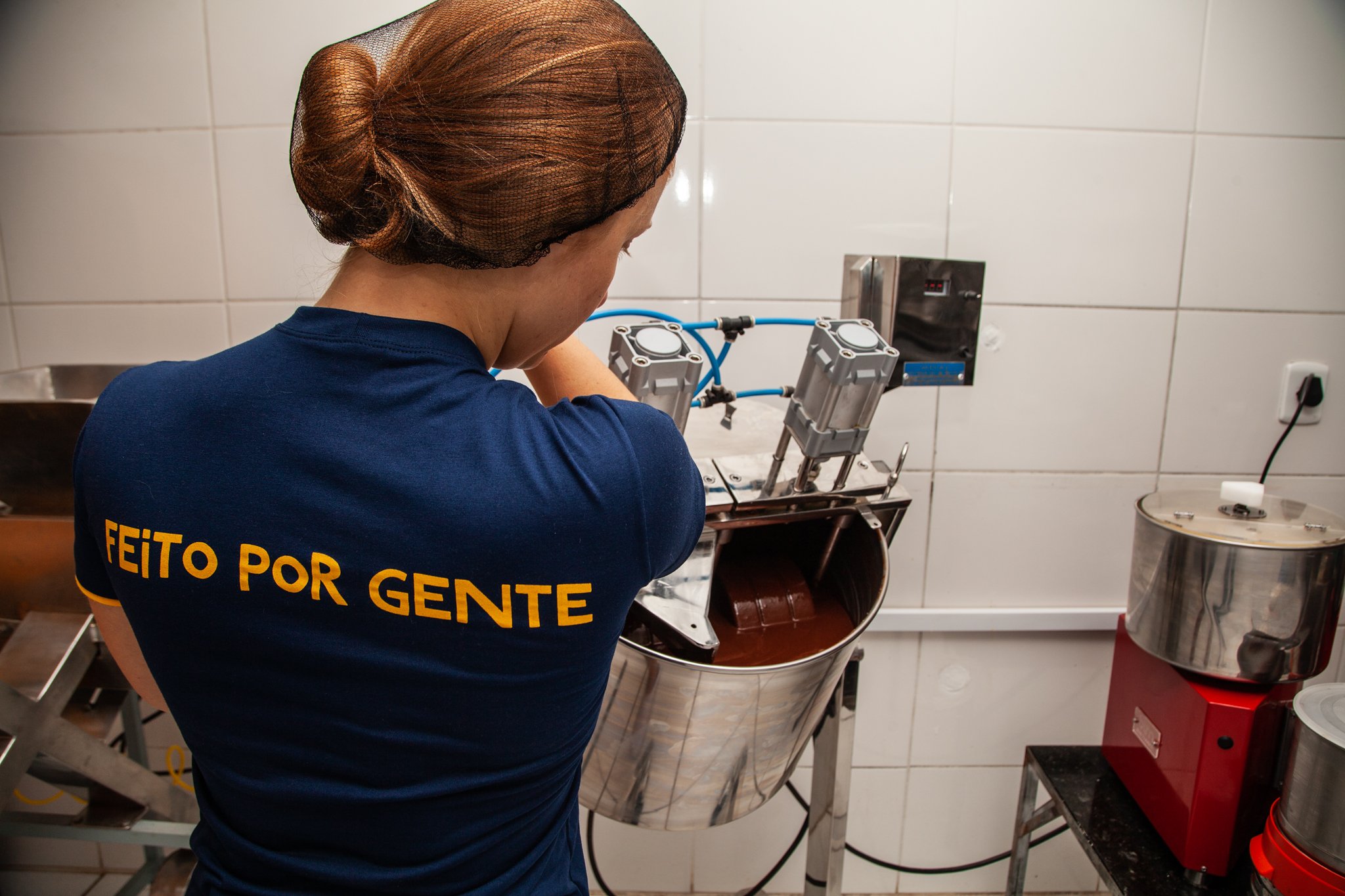 Ela começou na cozinha de casa e hoje tem marca de "chocolates puros” que quer faturar R$ 15 milhões