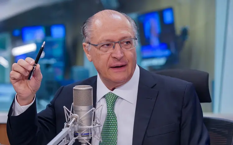 Alckmin: o vice presidente comemorou a aprovação da reforma tributária na Câmara dos Deputados (Rafa Neddermeyer/Agência Brasil)