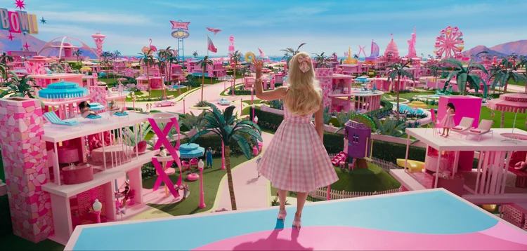 Barbie: telefone com a marca da personagem deve ser em formato flip. (Warner Bros./ Barbie/Divulgação)