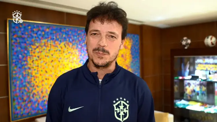 Diniz: treinador ficará um ano na seleção (Youtube/Reprodução)