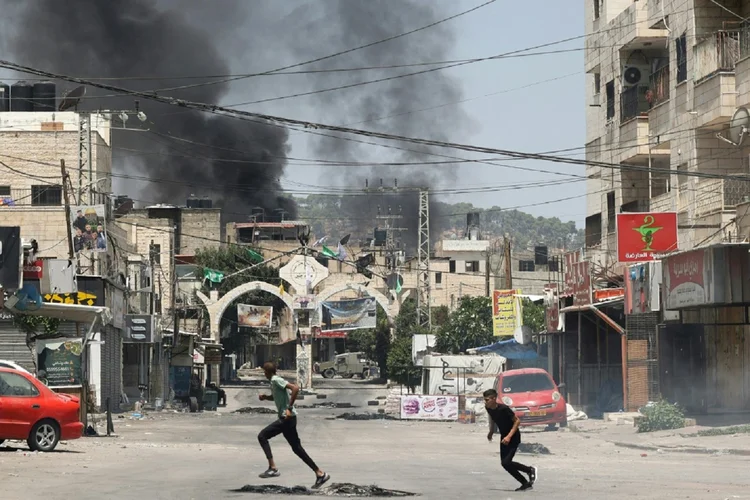 Desde 2007, a Autoridade Palestina do presidente Mahmoud Abbas, que governa a Cisjordânia, não exerce qualquer controle na Faixa de Gaza (AFP/AFP)