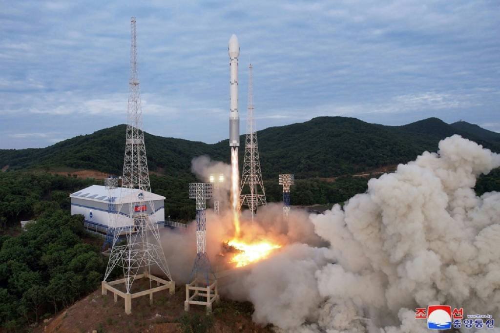 Coreia do Norte diz ter colocado satélite espião em órbita após 3ª tentativa