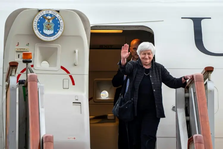 A secretária do Tesouro dos Estados Unidos, Janet Yellen, no aeroporto internacional de Pequim, em 6 de julho de 2023

 (AFP/AFP)