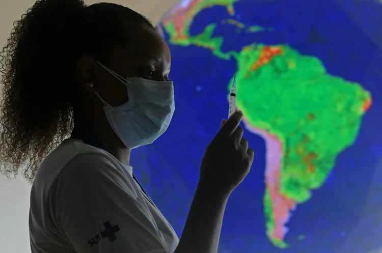 Vacinação: Brasil era referência mundial no assunto.  (Louis GENOT, Joshua Howat BERGER/AFP)