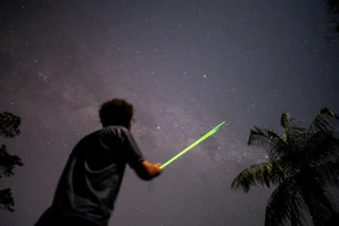 Imagem referente à matéria: Como ver o 'Cometa do Século' no céu durante a noite? Confira dicas de observação