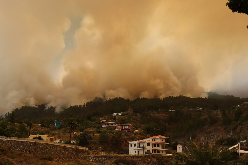 Incêndio na ilha espanhola de La Palma destrói mais de 2.000 hectares