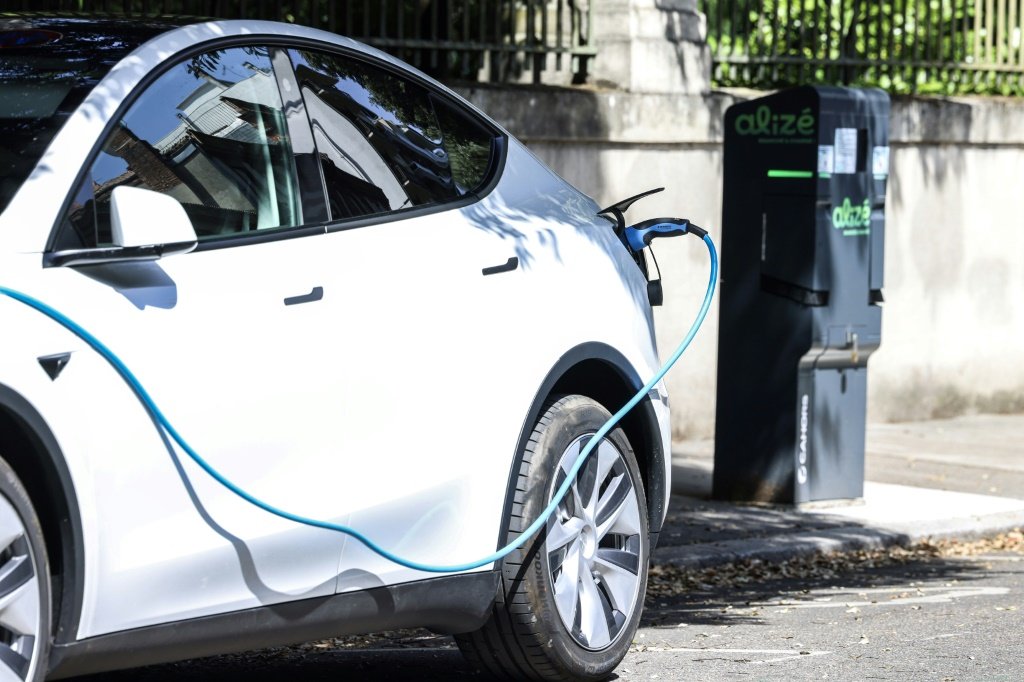 Vendas de carros elétricos superam as de diesel na Europa