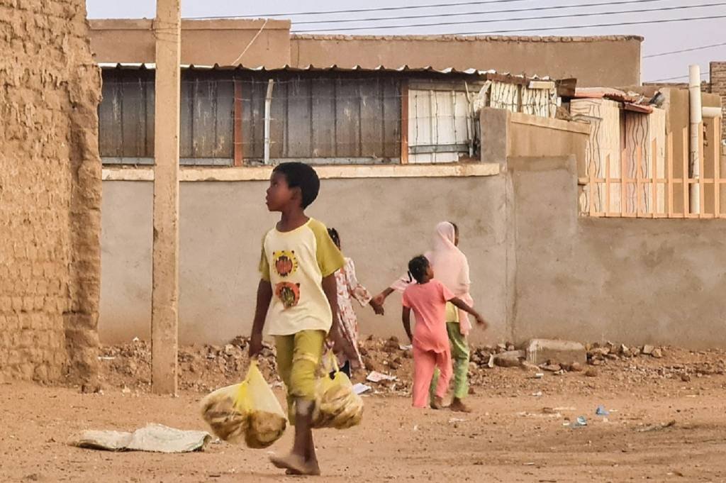 Guerra no Sudão mata ou fere uma criança a cada hora, diz ONU