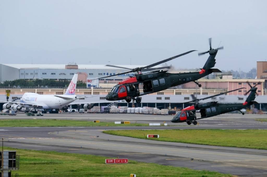 Taiwan realiza exercício de defesa em seu aeroporto contra simulação de ataque chinês