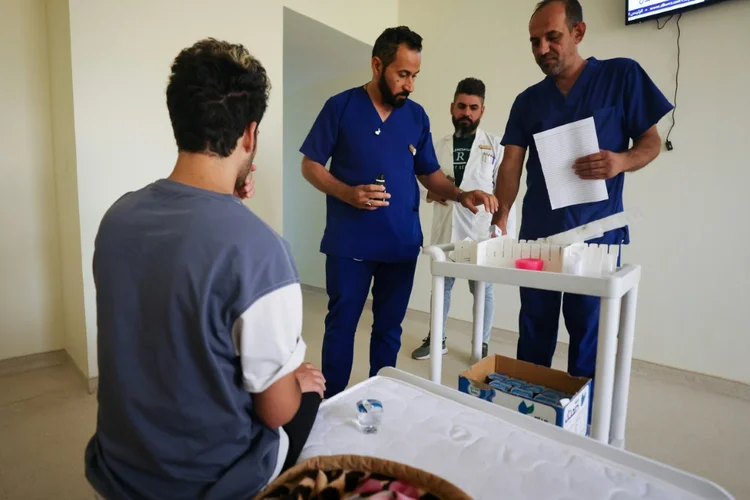 Cerca de 40 pacientes são tratados no Centro de Reabilitação Social Al-Canal em Bagdá em meio a um aumento no uso de drogas (AFP/AFP)