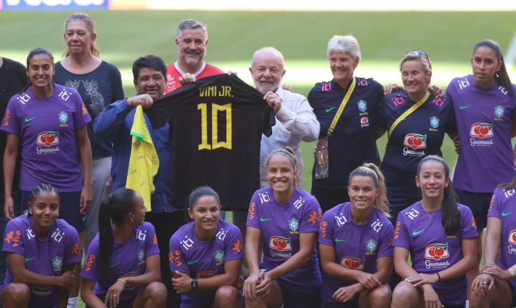 Futebol feminino: Presidente Lula defende igualdade de acesso ao esporte e apoia a modalidade