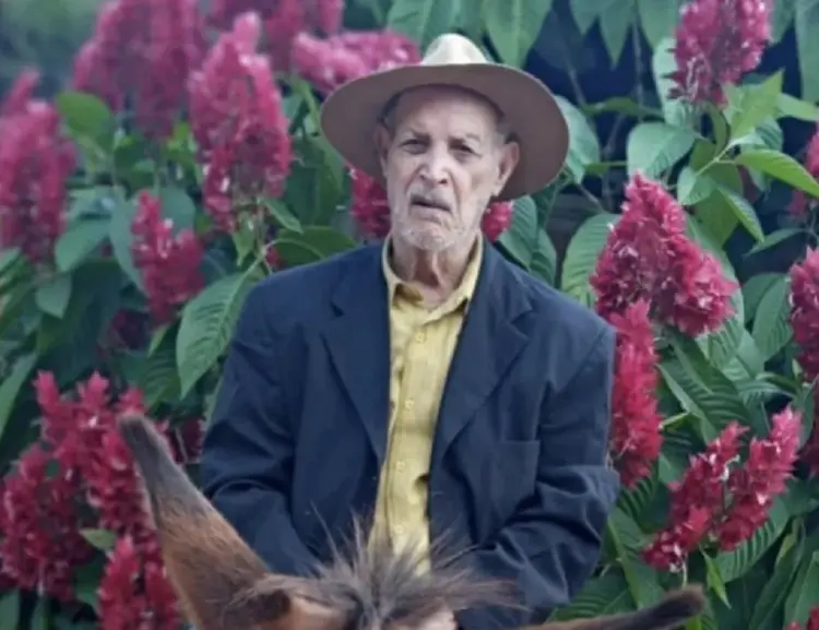 José Paulino Gomes teria morrido aos 127 anos, de acordo com o único cartório da cidade de Pedra Bonita, em MG; porém idade é incerta (Arquivo pessoal/Reprodução)