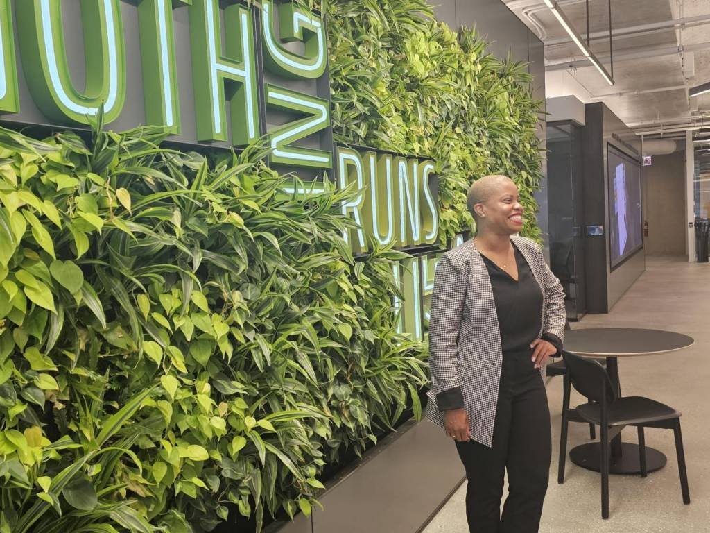 Crystal Jones, head regional de Talent Acquision da John Deere, no escritório de Chicago, nos Estados Unidos