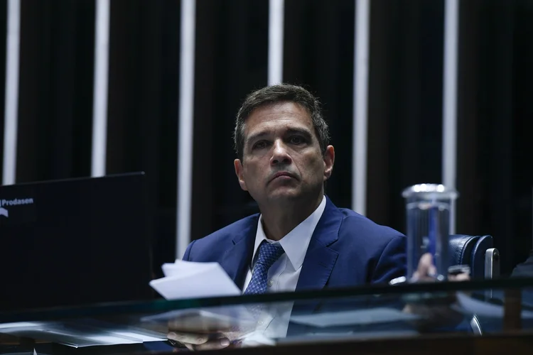 presidente do Banco Central do Brasil, Roberto Campos Neto
Mesa: 
presidente do Banco Central do Brasil, Roberto Campos Neto. 

Foto: Edilson Rodrigues/Agência Senado (Edilson Rodrigues/Agência Senado/Flickr)