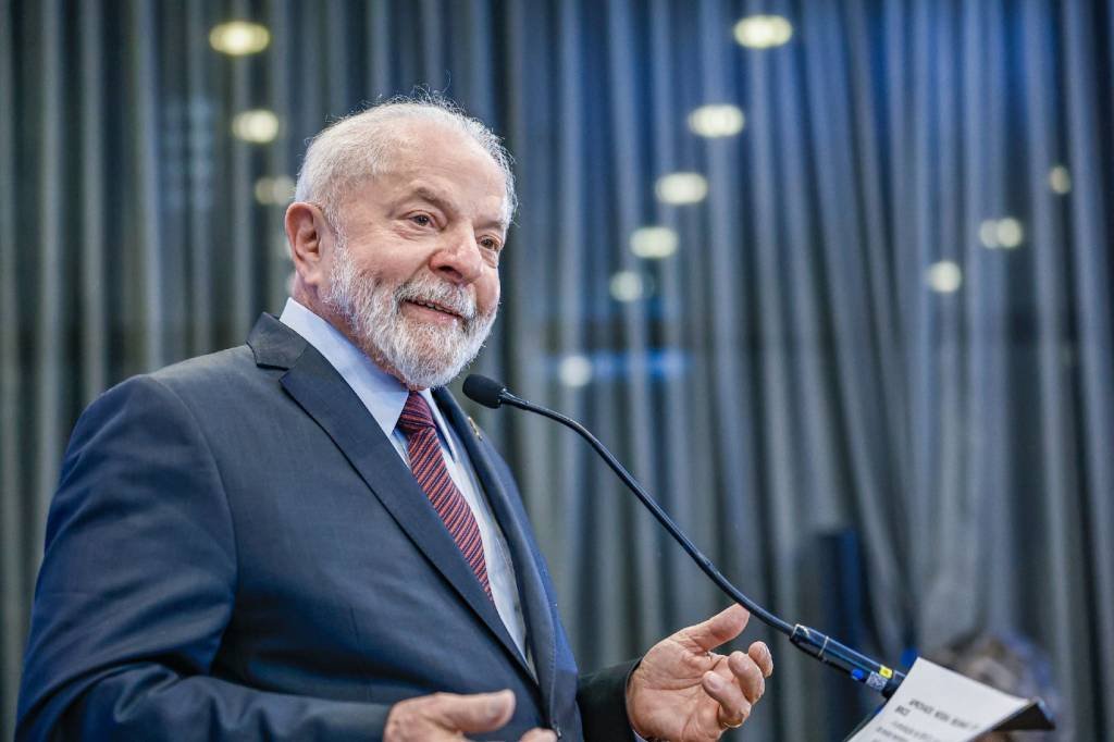 Lula defende, em Angola, que FMI transforme a dívida dos países africanos em obras