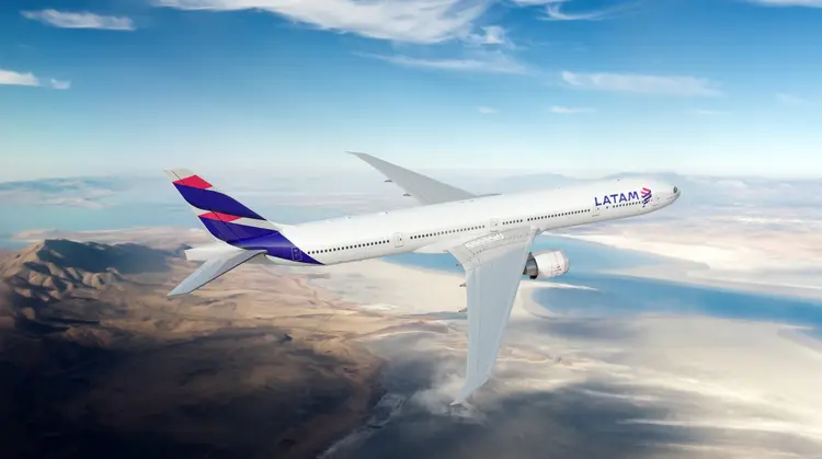 Boeing 777 da Latam, que será usado na rota de São Paulo a Lisboa (Divulgação)