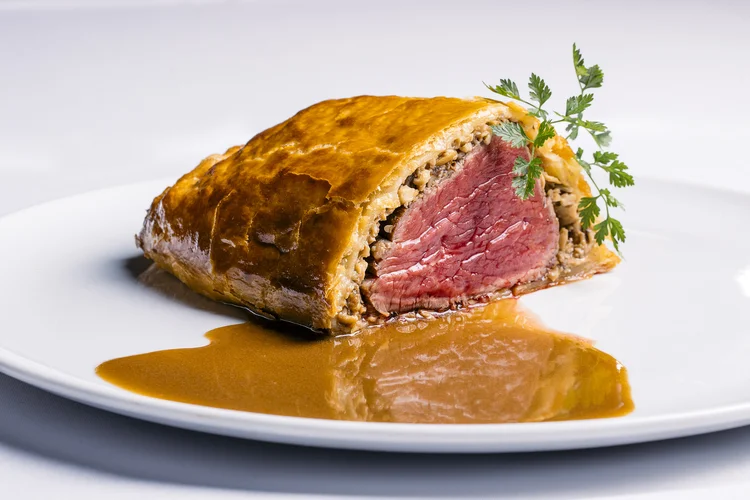 Filé Wellington: clássico da gastronomia é servido no Bistrot Parigi. (Fasano/Divulgação)