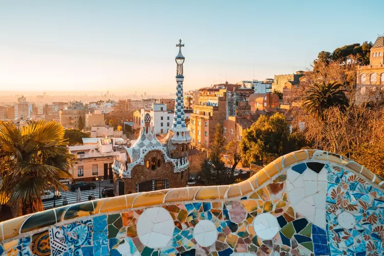 Barcelona: cidade é um dos principais destinos de muitos turistas que desejam conhecer a Europa (Pol Albarrán/Getty Images)